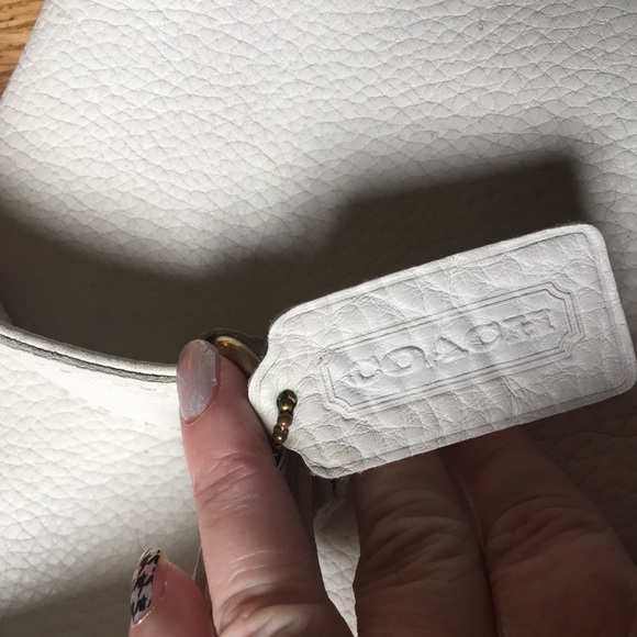 White Coach leather shoulder bag - Picture 2 of 8